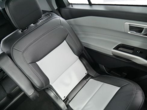 Used 2022 Ford Explorer XLT w/ Equipment Group 202A image 14