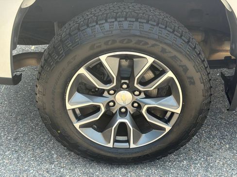 Certified 2022 Chevrolet Silverado 1500 LT AWD/4WD image 13