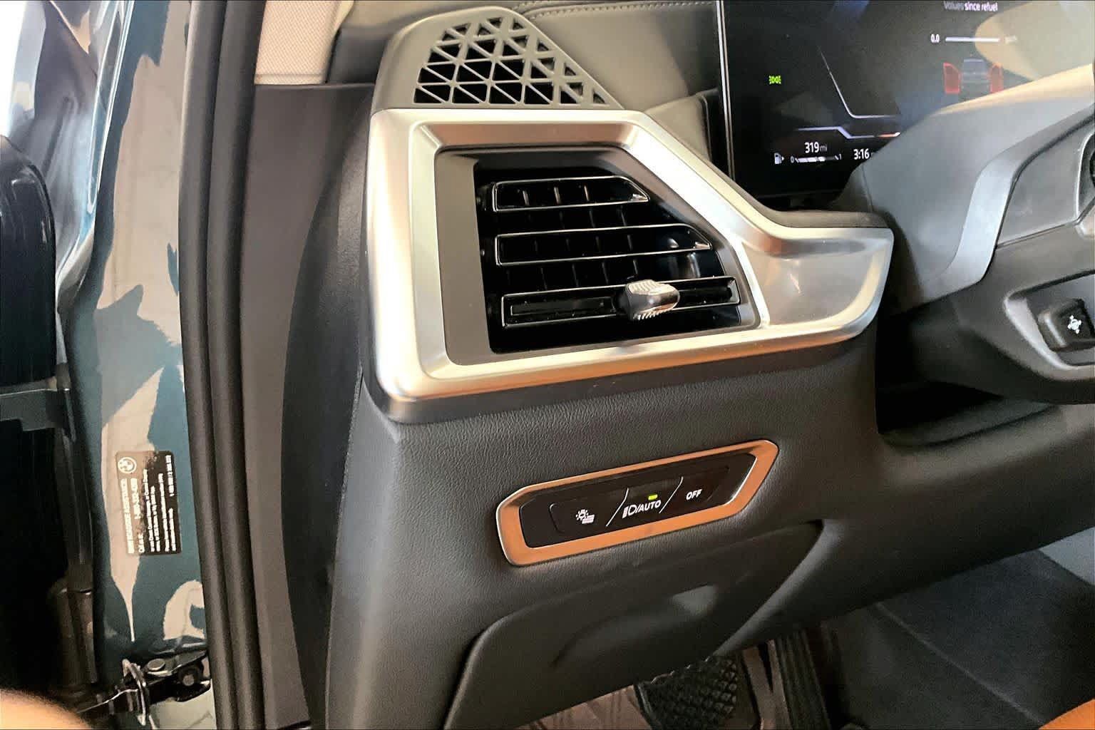 Used 2025 BMW X7 xDrive40i AWD/4WD image 30