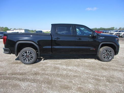 New 2026 GMC Sierra 1500 AT4 AWD/4WD image 3
