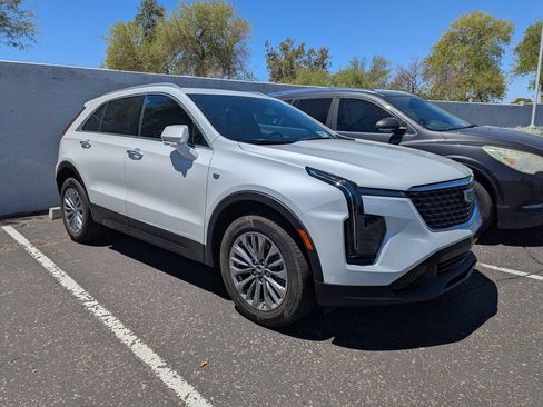 Used 2024 Cadillac XT4 Premium Luxury w/ Active Safety Package FWD image 4
