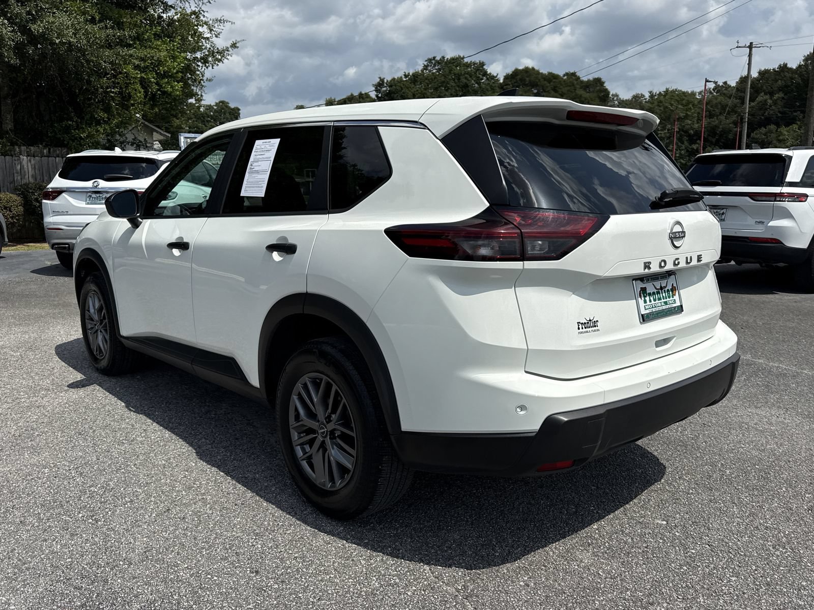 Used 2025 Nissan Rogue S FWD image 3