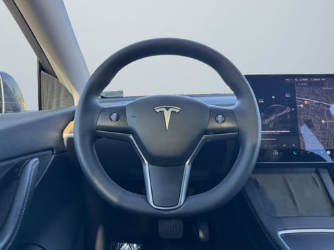 Used 2021 Tesla Model Y Long Range image 11