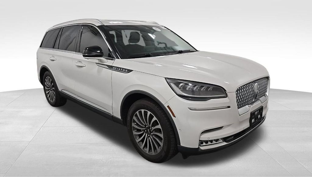 Used 2020 Lincoln Aviator Reserve w/ Equipment Group 201A AWD/4WD image 3