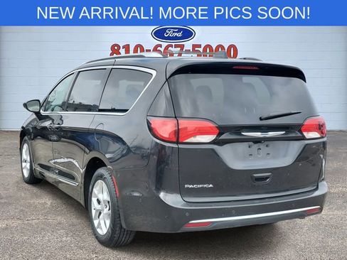 Used 2017 Chrysler Pacifica Touring-L Plus w/ Advanced Safetytec Group image 4