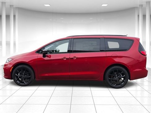 New 2026 Chrysler Pacifica Select w/ S Appearance Package FWD image 6