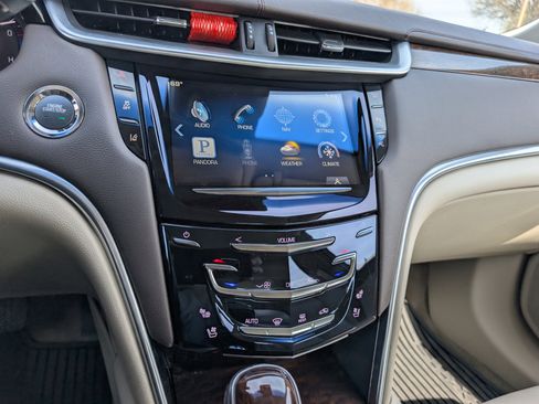 Used 2014 Cadillac XTS Luxury w/ Driver Awareness Package image 17