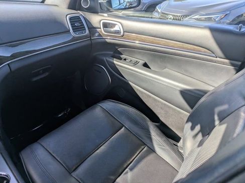 Used 2018 Jeep Grand Cherokee Overland image 15