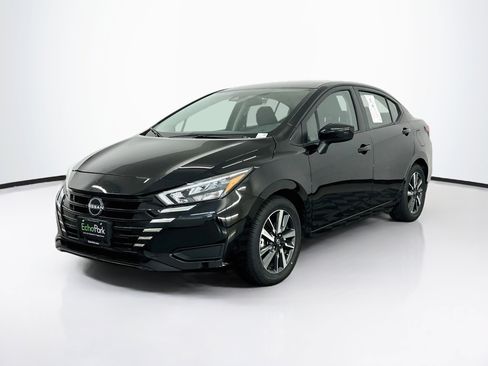 Used 2025 Nissan Versa SV FWD image 3