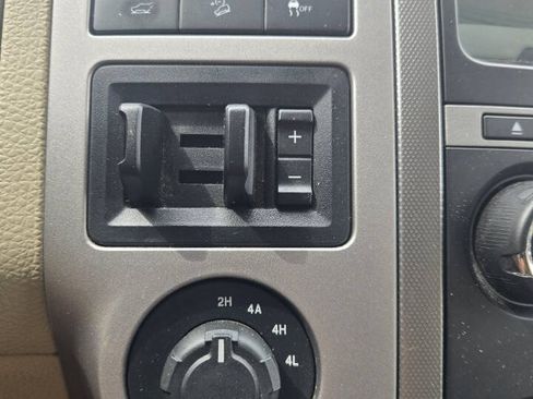 Used 2017 Ford Expedition EL XLT w/ Equipment Group 202A AWD/4WD image 24