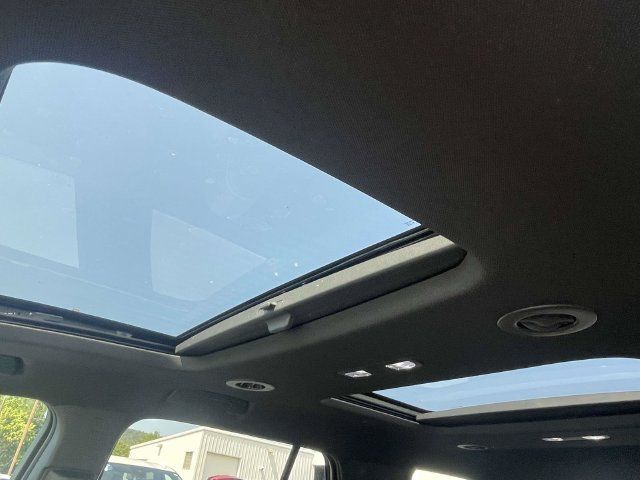 Certified 2023 Chevrolet Traverse LT w/ LT Premium Package FWD image 19