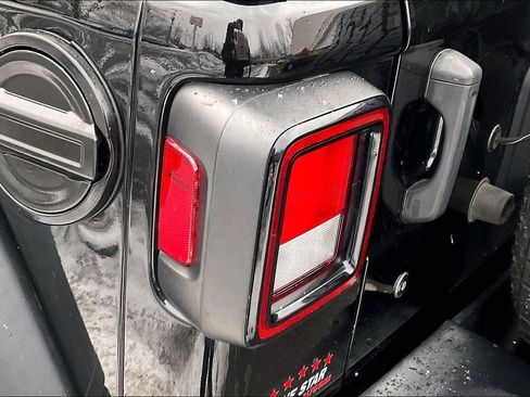 Used 2019 Jeep Wrangler Sport S image 28