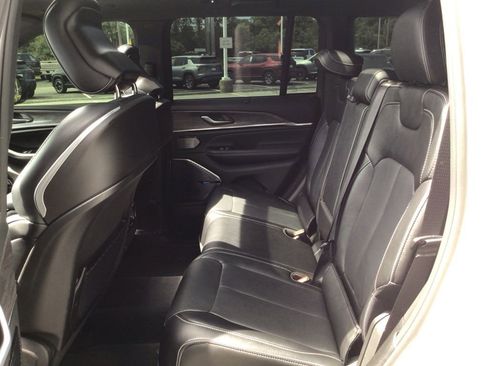 Used 2024 Jeep Grand Cherokee Overland w/ Luxury Tech Group IV AWD/4WD image 35