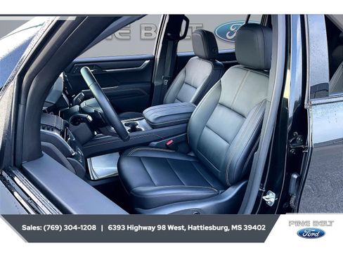 Used 2025 GMC Acadia Elevation w/ Elevation Premium Package FWD image 18