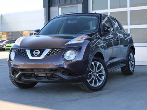 Used 2017 Nissan Juke SV image 3