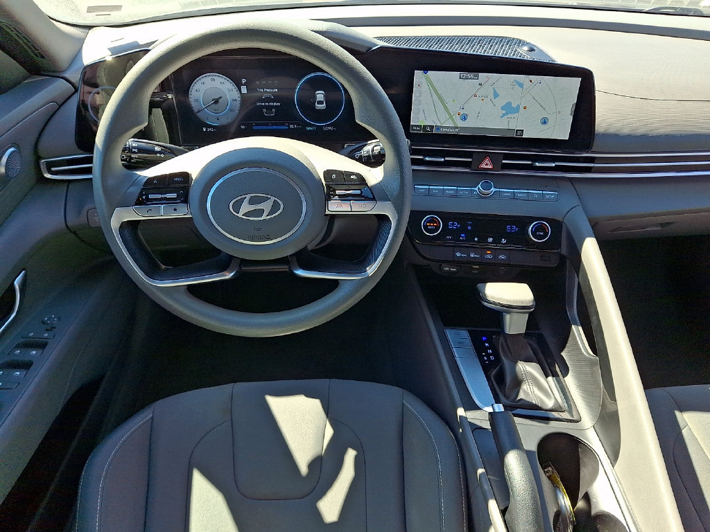 Used 2024 Hyundai Elantra SEL FWD image 11