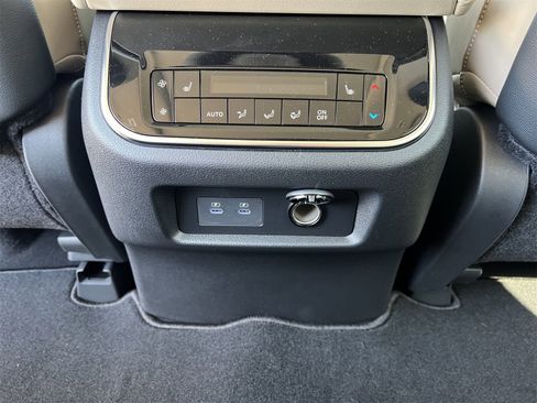 New 2025 Nissan Armada Platinum Reserve image 26