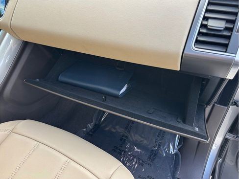 Used 2020 Land Rover Range Rover Sport SE image 48