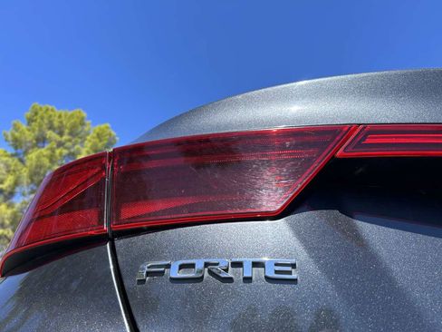 Used 2021 Kia Forte LXS image 9