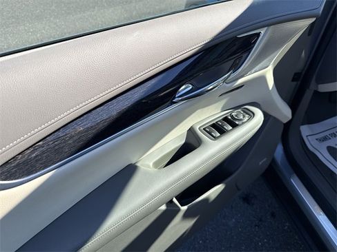 Used 2023 Cadillac XT6 Premium Luxury image 23