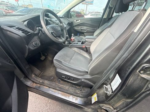 Used 2017 Ford Escape SE FWD image 11