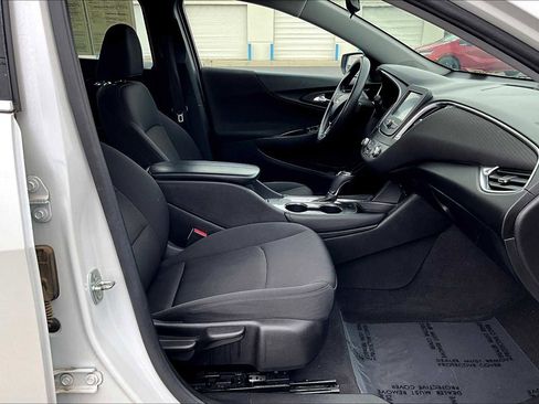 Used 2016 Chevrolet Malibu LT image 8