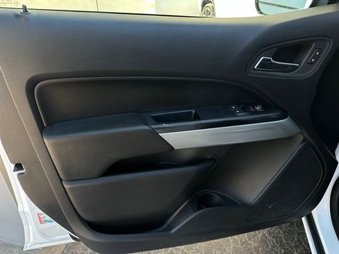 Used 2022 Chevrolet Colorado LT w/ Fleet Safety Package image 11