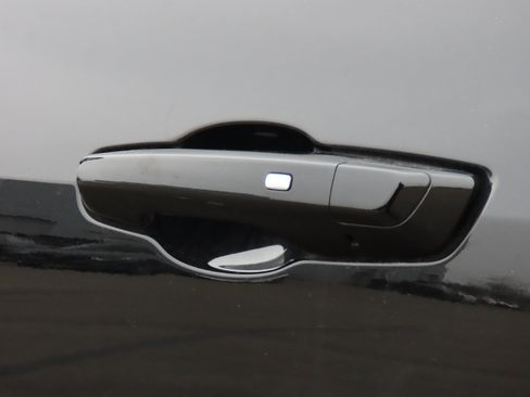 Used 2025 Chevrolet Traverse LT image 21