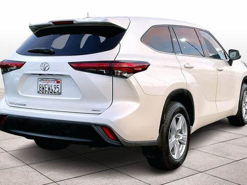 Used 2021 Toyota Highlander L image 15