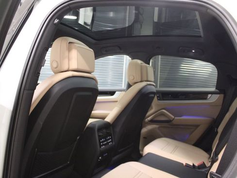 Certified 2026 Porsche Cayenne Coupe image 33