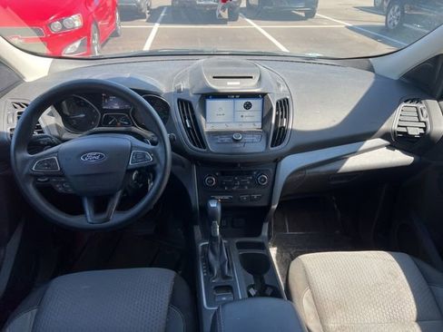 Used 2017 Ford Escape SE w/ Equipment Group 201A FWD image 12