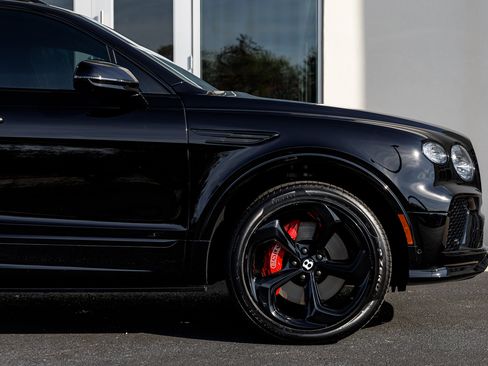 Used 2024 Bentley Bentayga image 6