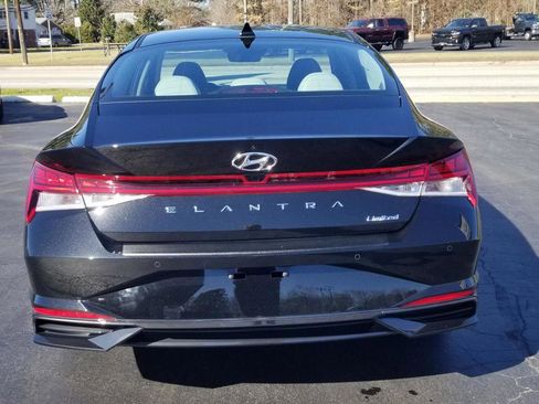Used 2021 Hyundai Elantra Limited w/ Cargo Package image 5