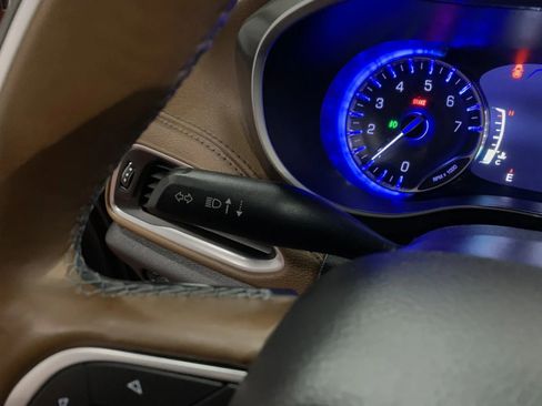 Used 2019 Chrysler Pacifica Limited w/ Advanced Safetytec Group image 24