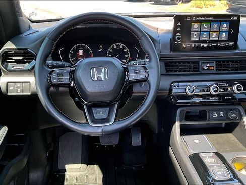 Used 2025 Honda Pilot TrailSport image 6