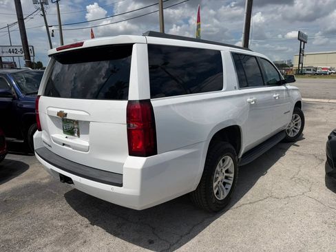 Used 2018 Chevrolet Suburban LT RWD image 3