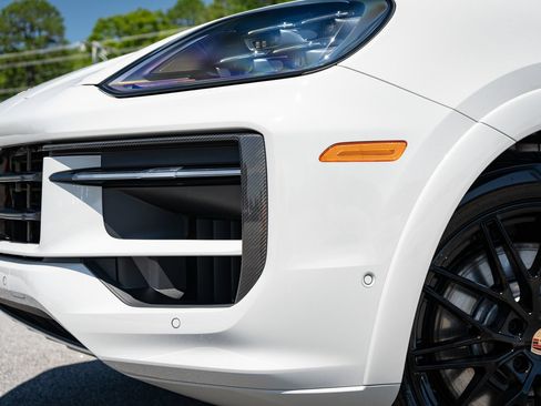 Used 2023 Porsche Cayenne GTS AWD/4WD image 8
