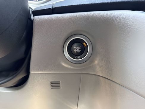 Used 2023 Chrysler Pacifica Touring-L FWD image 24