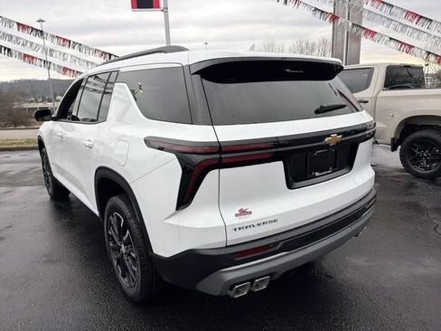 New 2026 Chevrolet Traverse LT w/ Sun and Wheel Package FWD image 6