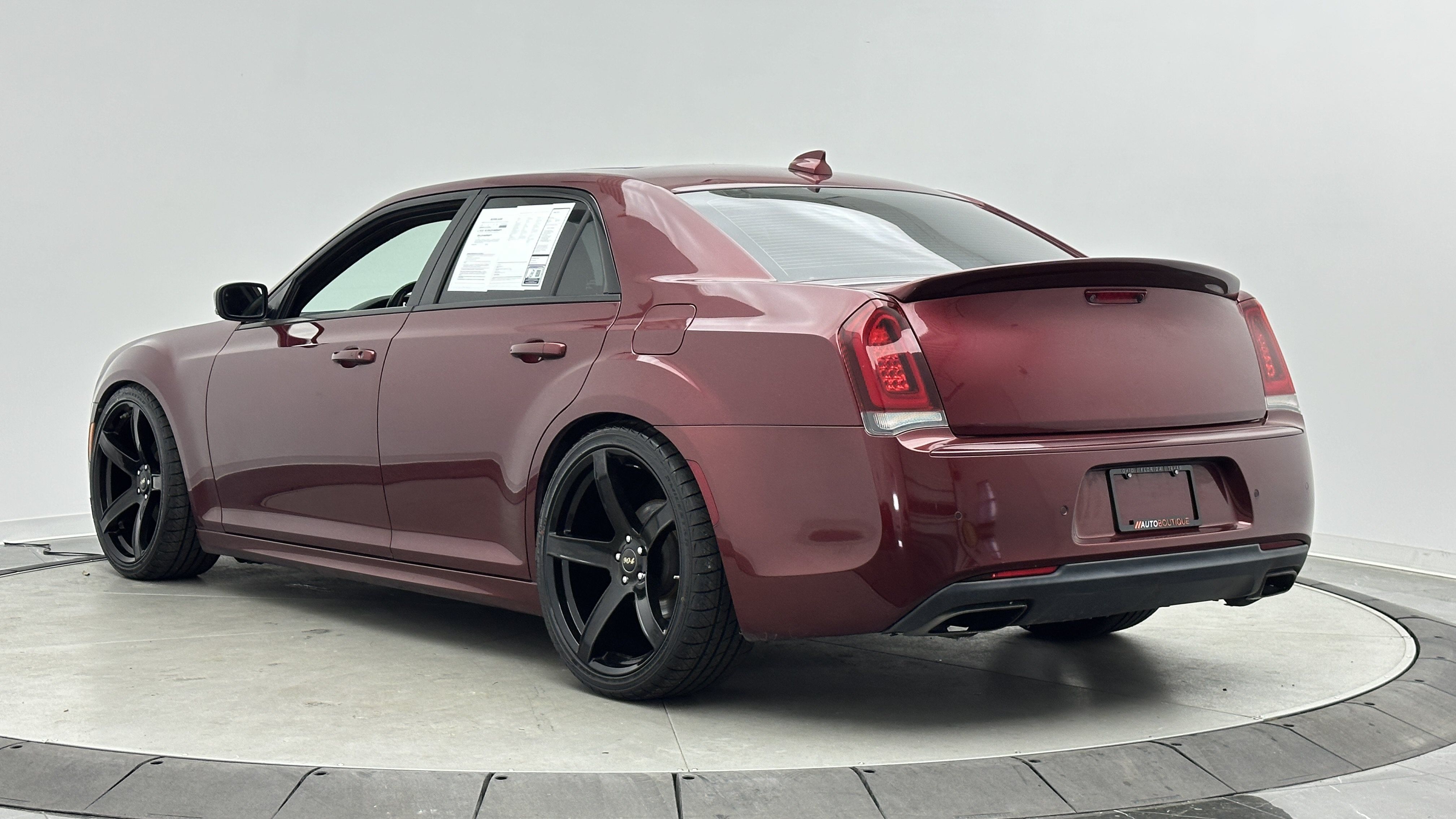 Used 2018 Chrysler 300 S w/ 300S Premium Group RWD image 7