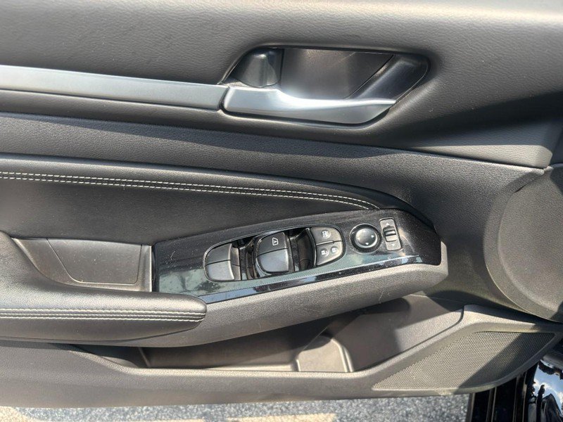 Used 2023 Nissan Altima 2.5 SL FWD image 9