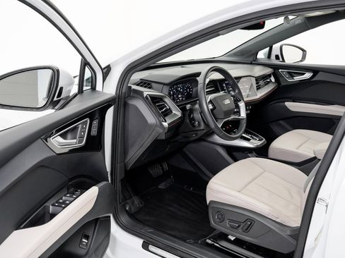 Used 2022 Audi Q4 e-tron Premium Plus image 7