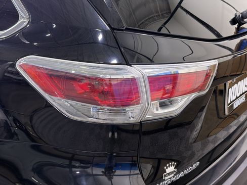 Used 2016 Toyota Highlander XLE AWD/4WD image 17