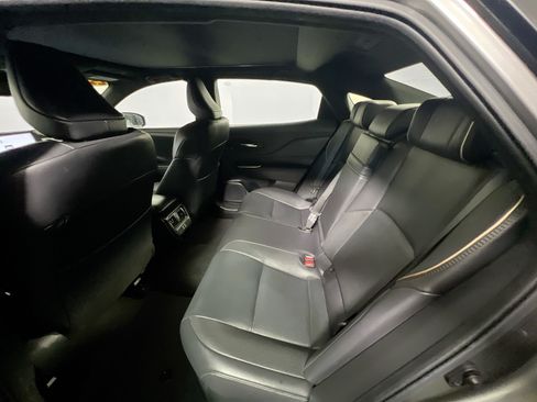 Used 2023 Toyota Crown AWD/4WD image 28