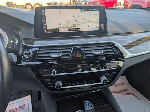 Used 2018 BMW 530i xDrive image 18