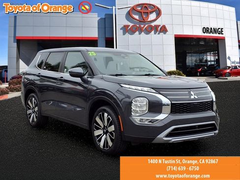 Used 2025 Mitsubishi Outlander SE FWD image 1