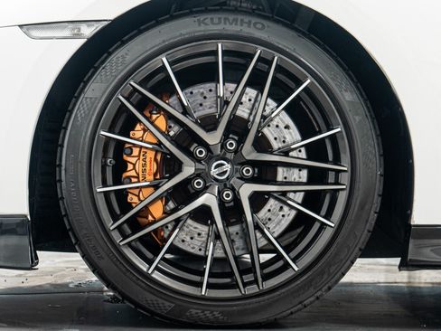 Used 2021 Nissan GT-R Premium AWD/4WD image 10