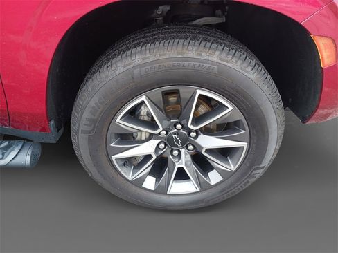 Used 2022 Chevrolet Tahoe Z71 w/ Luxury Package image 16