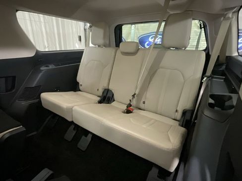 Used 2022 Ford Expedition Max Platinum image 11