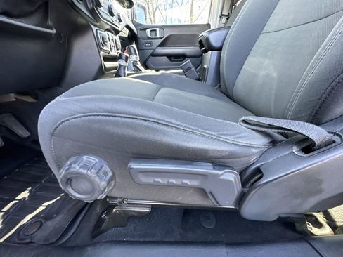 Used 2020 Jeep Wrangler Unlimited Sahara AWD/4WD image 12